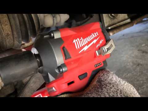 Milwaukee M18 High Torque Wrench vs M12 Stubby