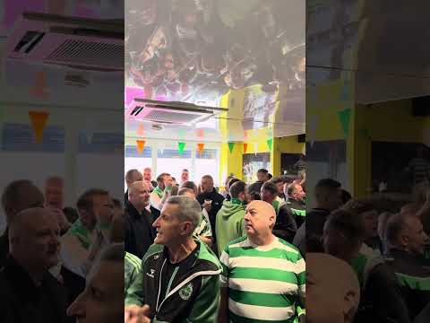 Broad black brimmer live in the 1888 bar