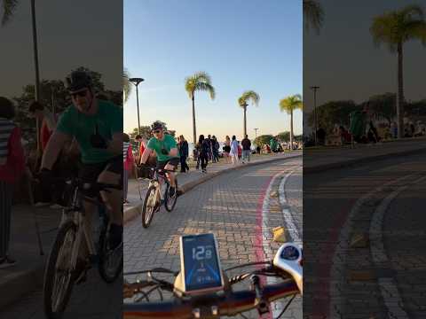 Pedalando ao pôr do sol em Porto Alegre. #bike #ebike #bicicleta #portoalegre