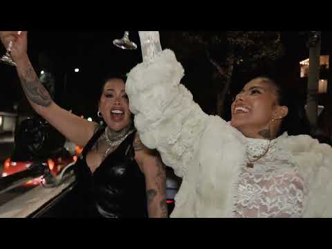 Toy Buenota - La Toxi Costeña Feat Yina Calderón  (Video Oficial)