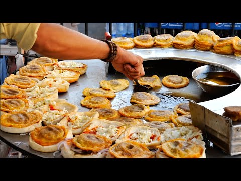 Pakistani Street Food - FAMOUS EGG BURGERS Karachi Pakistan