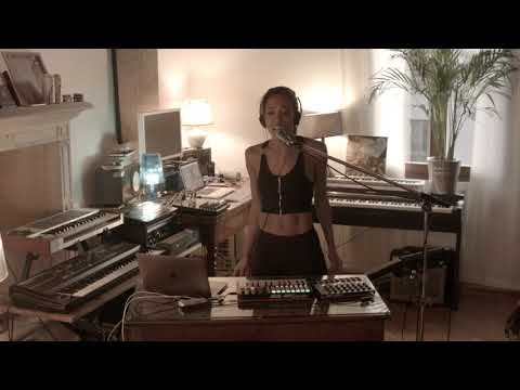 V H E L A D E  -  PEARLS   -   SADE  -  LIVE