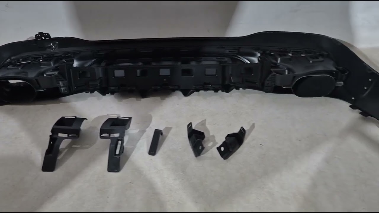 Mercedes C-klass W206 2022– Bakre diffuser med avgasändrör (AMG C63-design) Video 1