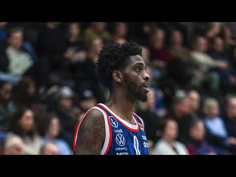 Mobilaris highlight of the game vs. Södertälje BBK: Ticket Gaines dunk