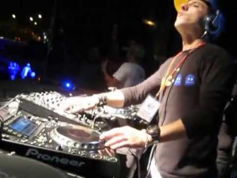 Vídeo Extra: Oscar Bohorquez Live @ World DJ Day Fest Perú 2013 (Parque de las Naciones)