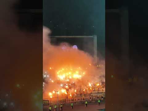 "Avalancha Sur - Deportivo Táchira haciendo fiesta de visitante vs Metropolitanos en Venezuela" Barra: Avalancha Sur &bull; Club: Deportivo Táchira &bull; País: Venezuela
