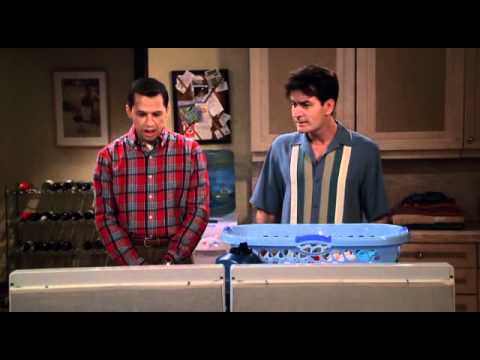 Two and a half men - Charlie beim waschen