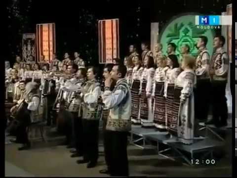 Ansamblul de cântece şi dansuri populare " Fluieraş "