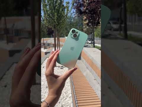Чехол на IPhone 15 «Matte Gradient» Case Green с линзами на камере - фото 1 - id-p3046656674