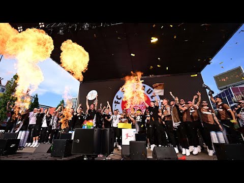 At FC St. Pauli's promotion celebration in 2024: Thees Uhlmann - This is football!