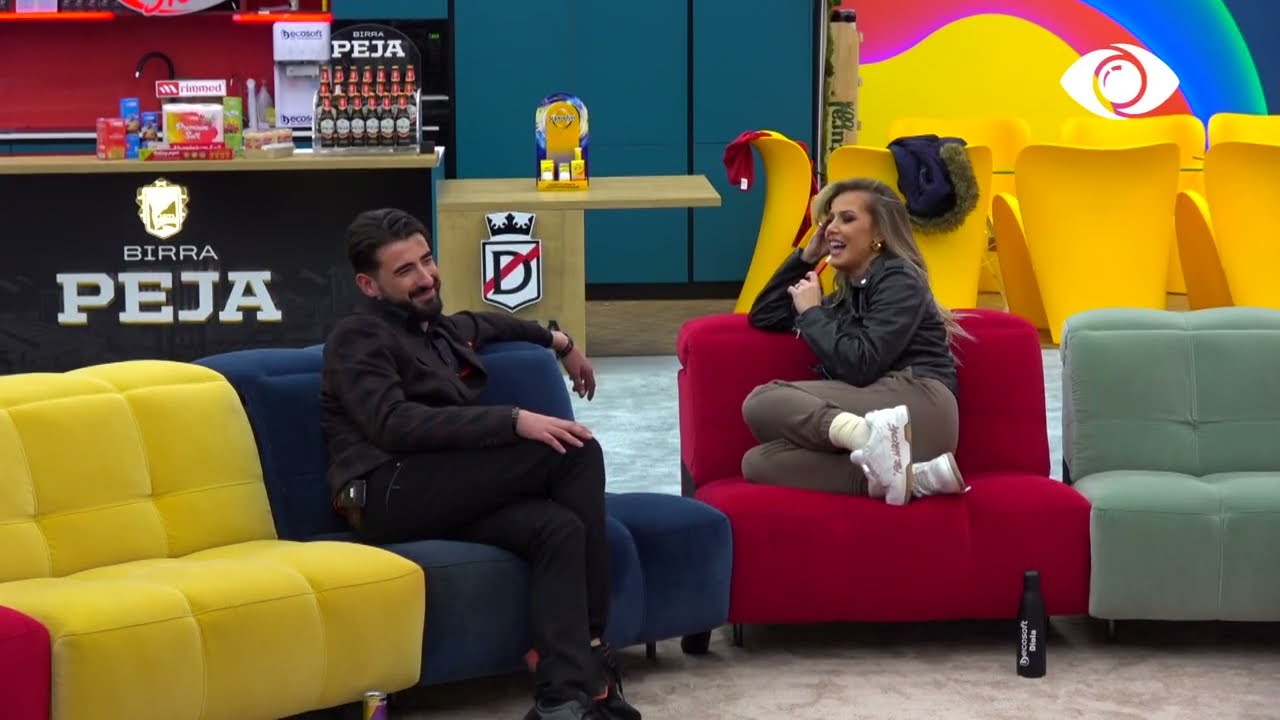 Mua si më sheh/ Xhoni flet me kode me Oltën