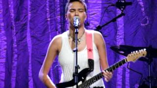 Maria Gadu - Long Long Time & Bela flor - 13/04/12 HSBC