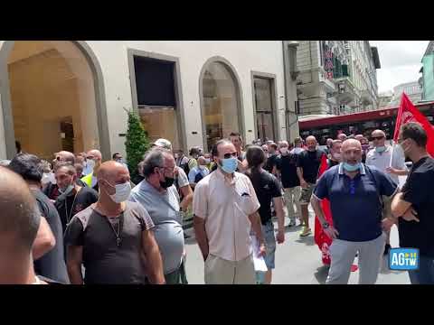 Vertenza Gkn, presidio dei dipendenti a Firenze durante il tavolo del Mise in Prefettura