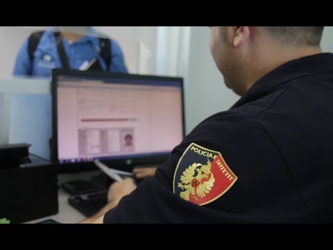 Report TV - Arrestohen në Rinas dy shtetas turq, tentuan të kalonin me dokumente false