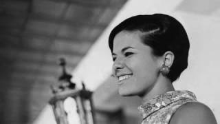 Elis Regina - Águas de Março (Brazilian music with english subtitles)