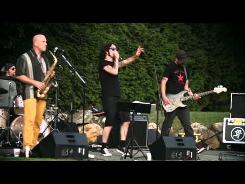 Mackie DL32R 32-Channel Digital Mixer - Overview