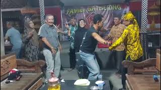 Download lagu Happy bersama di Hr bahagia P. HARIYONO pd usia 68 di JOGLO MER.PUTIH NUSWANTORO PURWOASRI TDLIMO. mp3 Download lagu Happy bersama di Hr bahagia P. HARIYONO pd usia 68 di JOGLO MER.PUTIH NUSWANTORO PURWOASRI TDLIMO. mp3