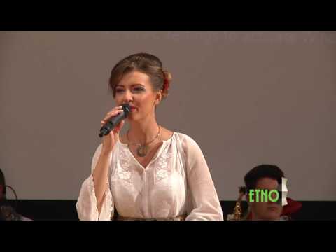 DORIANA TALPES - ANSAMBLUL GHIOCELUL DIN GIROC SPECTACOL 1 DECEMBRIE 2015