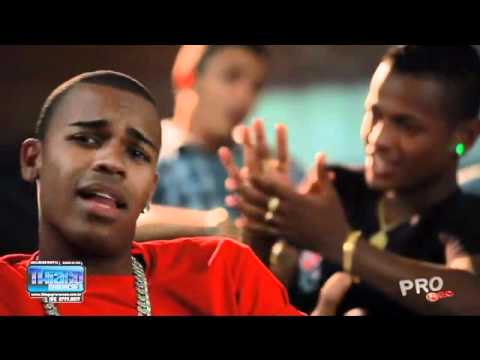 BEIJO DE TABELA  -CLIP OFICIAL.wmv