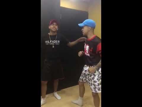 MC Pet e MC Bobii - Me Chama de Penislongo Apaga luz e Toma Pica