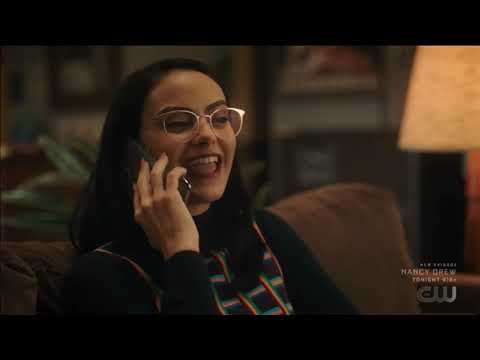 Riverdale 5x08 Veronica had phone call with Katy Keene about Chad.Veronica make jealous take picture