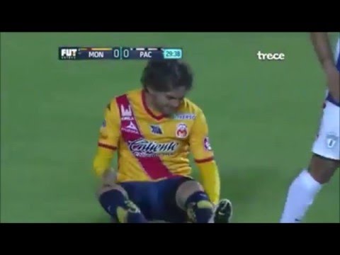 Increíble salvada de Carlos Adrian Morles.