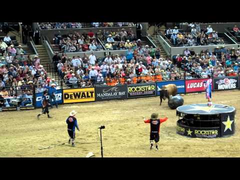 Guilherme Marchi VS Back Bender -- PBR San Antonio AUG 2011 -- TOP RIDE!
