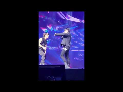 "Muddy Water" Han & Changbin [Stray Kids 2nd World Tour "MANIAC" in Seoul Day 2] 220430 #스트레이키즈