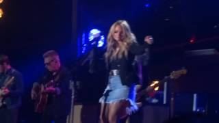 Miranda Lambert sings &quot;Highway Vagabond&quot; live at CMA Fest