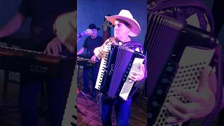 Odair de Paula Sanfoneiro tocando Do Fundo da Grota Vanerão baile em Minas Gerais #baile