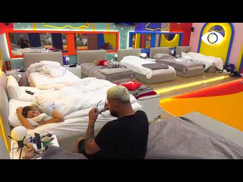 Luizi i fishkëllen, më pas i këndon Nitës, për ta zgjuar nga gjumi - Big Brother Albania Vip 2