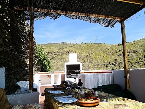 cyc372 €99,950 *SOLD*  ✅ Castro Townhouse