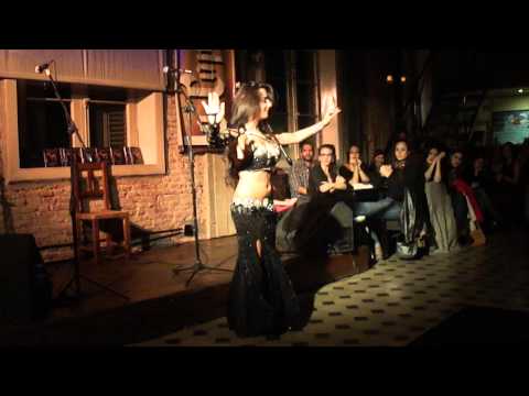 **Shahdana en la Presentacion de su Primer instructivo de Tango Oriental.**