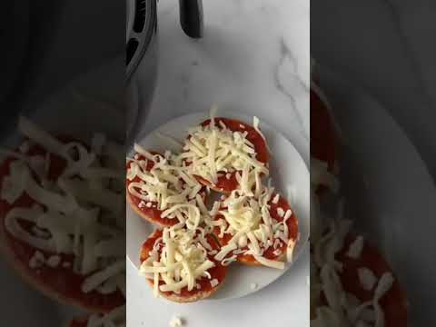 Air fryer pizza bagels 🥯 😋 🔥🔥 #subscribe