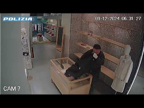 Furto da 100 mila euro al Duca d’Aosta a Padova, ecco il ladro in azione