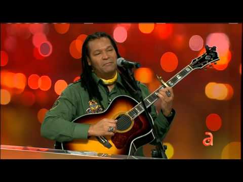 “Entre cuerdas” el nuevo CD de Amaury Gutiérrez - América TeVé