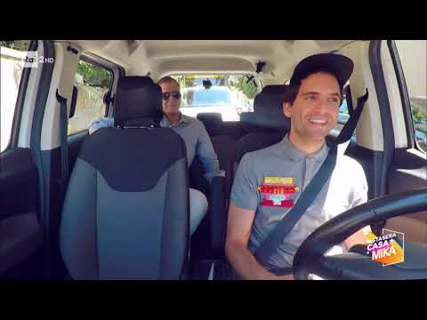 Mika in taxi a Firenze - Stasera CasaMika 14/11/2017