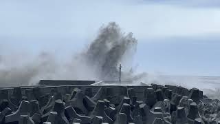 颱風山陀兒激起逾10米浪花 台東9鄉鎮市長返國坐鎮