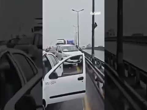 شاهد بالفيديو.. حادث سير مرعب على جسر الشعب في بغداد  #الشرقية