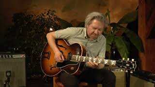 Video thumbnail for Gibson ES-300 from 1952 presented by Tobias Hoffmann at Vintage Guitar Oldenburg by Vintage Guitar Oldenburg