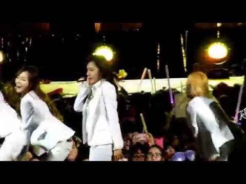 [HD] 140322 - SNSD - (Cut)  Wait a minute - HEC - fancam