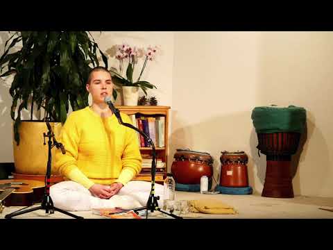 Satsang - Kirtan, Mantra und Arati mit Clara - Yoga Vidya Ashram Live 20:00 Uhr 10.10.2021