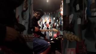 Video thumbnail for "GK!" MB112 vs TC ELECTRONIC BG250 by 11coopbass Cooper