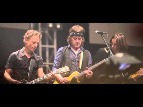 Važn' da zadane │ Big Foot Mama 25 let │ 02.10.2015, Stožice, Ljubljana