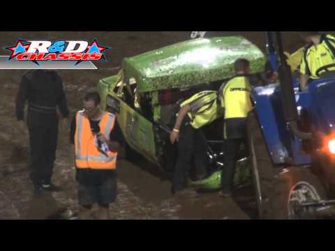 Modified Sedans - Heat 1 - Kings Royal - Kingaroy Speedway - 25.01.14