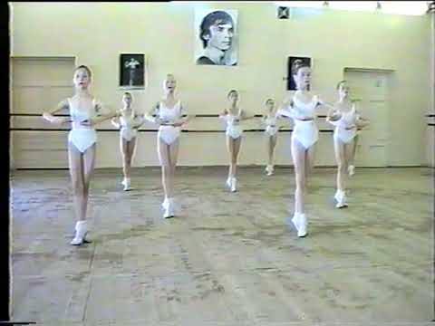 Preparation for pirouettes from second position, Vaganova method, level 2.