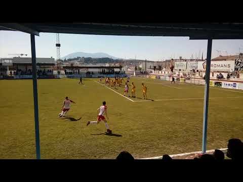 Paco Sutil lanzando una falta ante C.D. Rincón