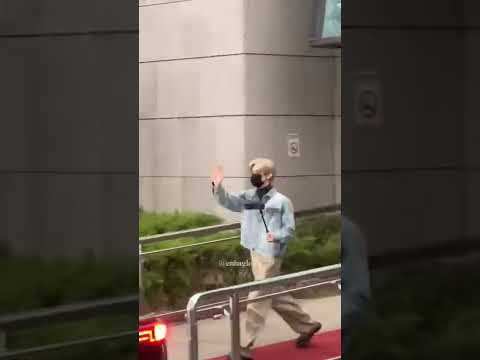 [ENHYPEN] Sunghoon filming vlog special 200 days MUSIC BANK MC?