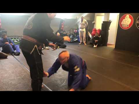 BJJ - Sprawl Top - Attacking Sprawl Top with a roll variation 1