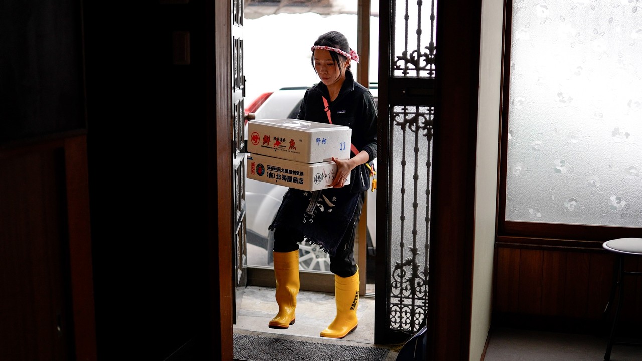 早朝の仕入れから手仕込み干物づくりまですべてをこなす女将の鮮魚店！女性だけで営業する食堂併設の魚屋に密着 Fish set meal restaurant Hokkaido Sapporo Japan